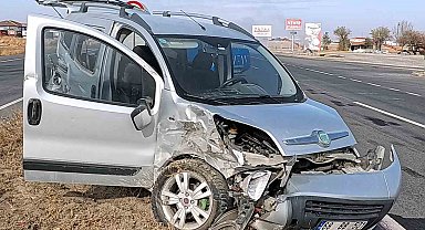 Hastaneden dönen karı koca kaza yapıp hastanelik oldu