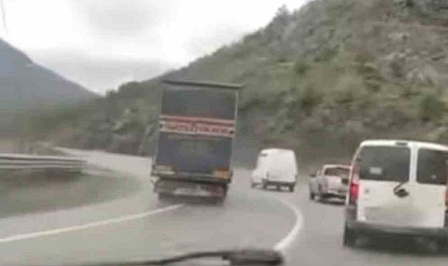 Hatalı sollama yapan tır sürücüsüne ceza