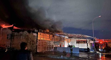 Hatay'da 9 iş yeri yanarak kullanılmaz hale geldi