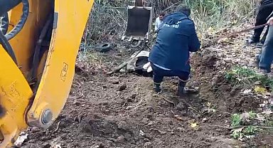 Hatay'da dereye düşen inek itfaiye ekipleri tarafından kurtarıldı