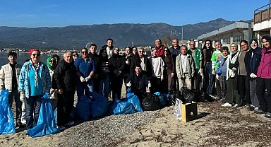 Havran MYO öğrencilerinden Akçay sahilinde çevre temizliği