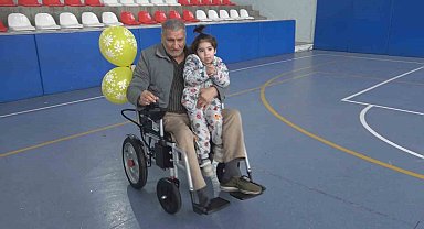Hayırseverlerden, engelli bireylere 20 akülü sandalye hediye edildi