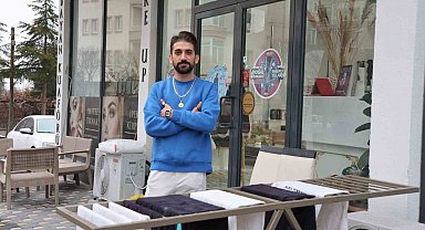 Hırsız köpek, çaldığı havluyu poğaça ile değişti