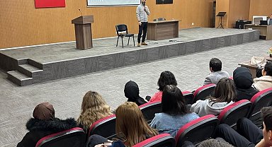 Hisarcık'ta öğrencilere "Sosyal Medya Bağımlılığı" konulu konferans
