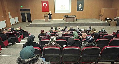 Hisarcık'ta "Sağlıklı Ailede Roller ve İlişkiler" başlıklı konferans