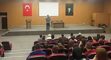 Hisarcık'ta söyleşi ve kitap tahlili programı düzenlendi