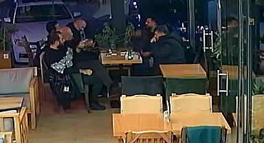 İçtiği çay nefes borusuna kaçan genci Heimlich manevrası kurtardı