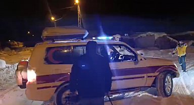 Iğdır'da karla kapanan köyde yaralanan vatandaşa ekipler ulaştı