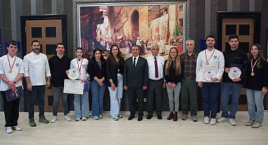 İGÜ öğrencilerinden Uluslararası Gastronomi Festivali'nde altın madalya başarısı