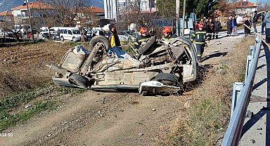 İki aracın çarpıştığı kazada yaşlı sürücü hayatını kaybetti