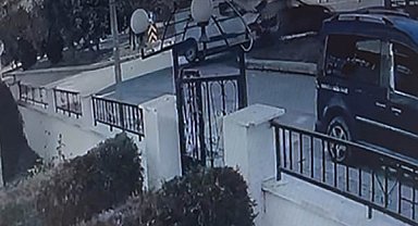 İki aracın hurdaya döndüğü kaza kameraya yansıdı