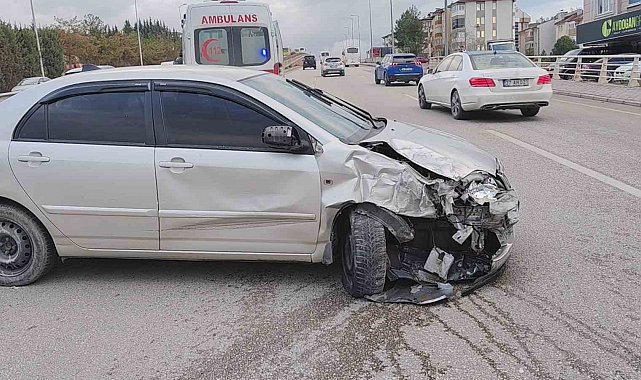 İki otomobilin çarpıştığı kaza anı kamerada: 1 yaralı