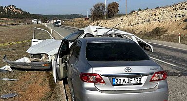 İki otomobilin çarpıştığı kazada yaşlı çift hayatını kaybetti