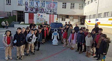 İlkokul öğrencilerine TOGG ile yerli ve milli robot tanıtıldı