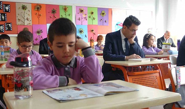 İlkokul, ortaokul ve lise düzeyindeki bütün okullarda ilk dersin ilk 20 dakikası kitap okuma saati