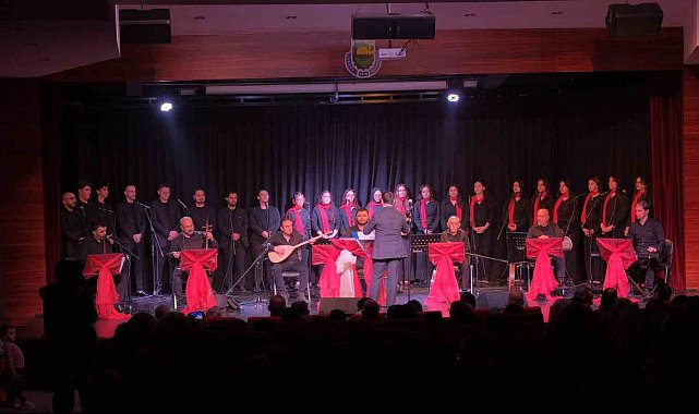 İnegöl Belediyesi THM Gençlik Korosu'ndan kulakların pasını silen konser