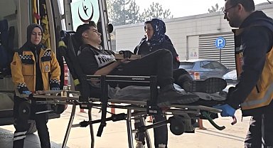 İnegöl'de işçi elini tahtaya çaktı, itfaiye ekipleri kurtardı