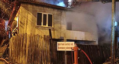 İnegöl'de samanlıkta başlayan yangın eve sıçradı