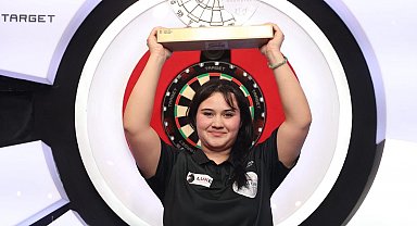 İngiltere'de fırtına gibi esen Denizlili Zehra dünya şampiyonu oldu