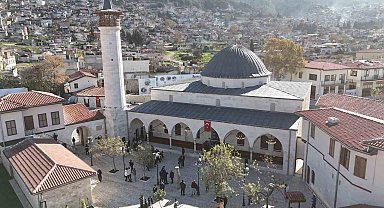 İnşa çalışmalarıyla yeniden ayağa kalkan Habibi Neccar Camii, Cumhurbaşkanı Erdoğan'ın açılışını gerçekleştirmesiyle vatandaşların akınına uğruyor