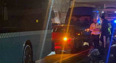 İşçi servisi yayaya çarpıp takla attı: 1 ölü, 4 yaralı