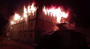 İşçilerin kaldığı konteyner alevlere teslim oldu