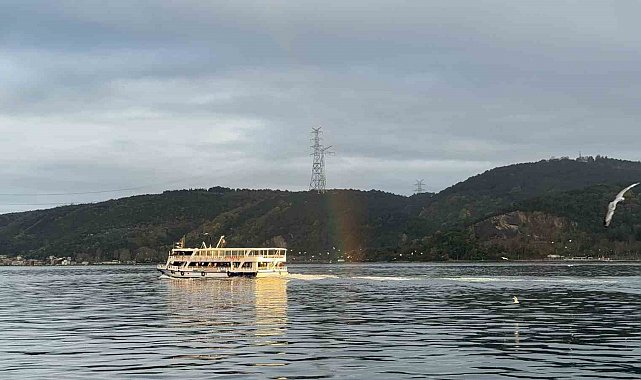 İstanbul Boğazı'nda gökkuşağı şöleni