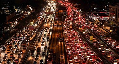 İstanbul Cevizlibağ'da trafik yoğunluğu havadan görüntülendi
