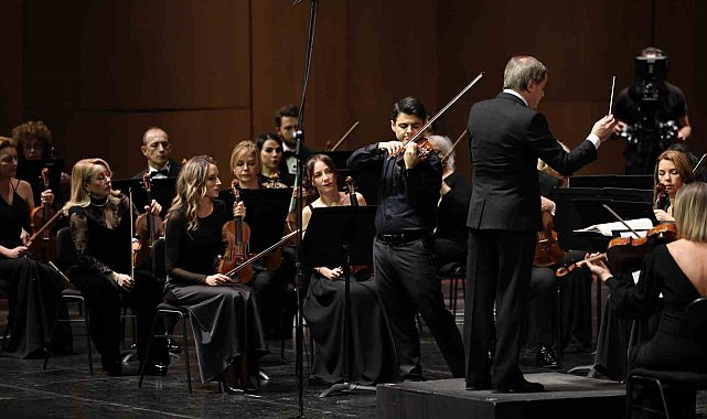 İstanbul Devlet Senfoni Orkestrası Aralık ayının ilk konserinde keman virtüözü Robert Lakatos'u ağırladı