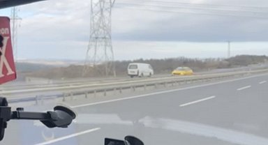 İstanbul Havalimanı yolunda ters yönde giden araç kamerada