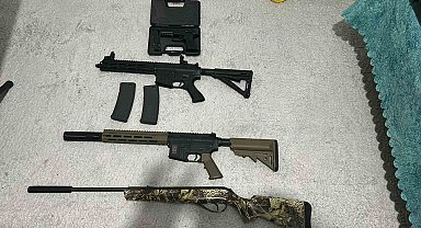 İstanbul merkezli DEAŞ operasyonunda kılıç, pala, kasatura ele geçirildi