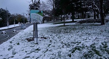 İstanbul'a beklenen kar yağışı geldi: Çamlıca beyaza büründü