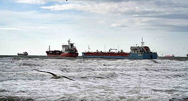 İstanbul'da birbirine temas eden tankerlerden biri kurtarıldı