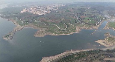 İstanbul'da kuraklığın en net görüntüsü: Barajdaki su seviyesi düşünce eski köy evleri ortaya çıktı