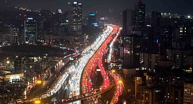 İstanbul'da trafik durma noktasına geldi: Yağmurun etkisi ile yoğunluk yüzde 90'a ulaştı