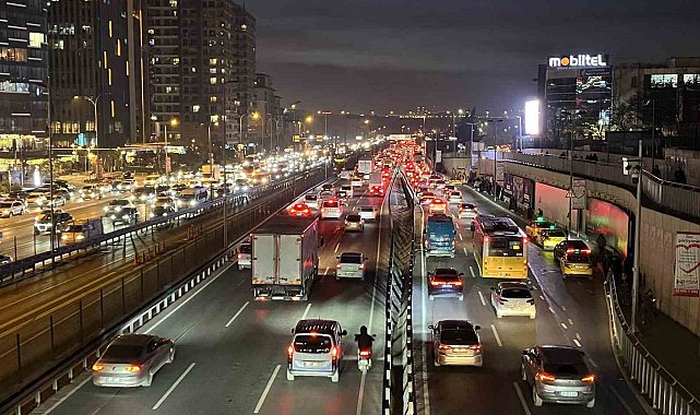 İstanbul'da trafik yoğunluğu yüzde 85'e ulaştı