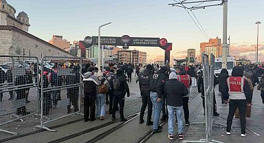 İstiklal caddesi girişinde yoğun güvenlik önlemi