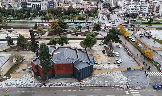 İstiklal Meydanı ve Kurtuluş Yolu'ndaki çalışmalar devam ediyor