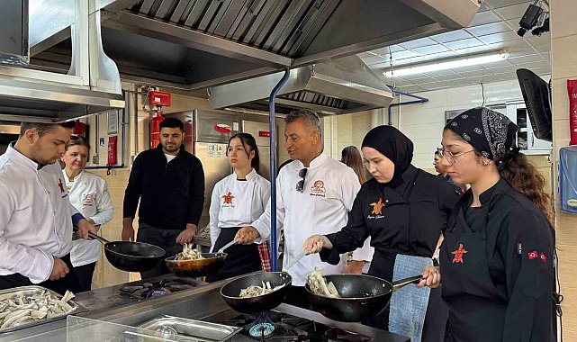 İstiridye mantarları gastronomi öğrencilerine tanıtıldı