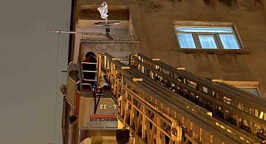 İtfaiye eve merdiven uzatarak girdi, çocuğun uyuduğu ortaya çıktı