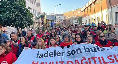 İzmir'de belediye işçileri yarım gün iş bırakma eyleminde