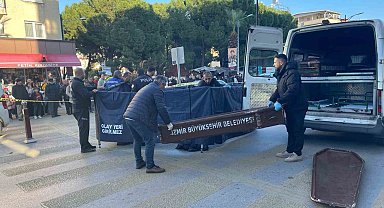 İzmir'de belediyenin çöp kamyonu yaya geçidinde kadını ezdi