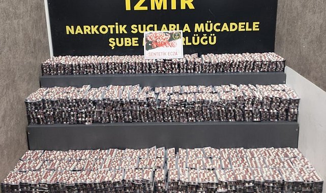 İzmir'de binlerce uyuşturucu hap ve kokain ele geçirildi