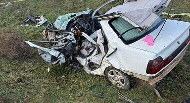 İzmir'de feci kaza: 1 ölü, 1 yaralı