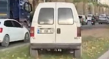 İzmir'de orta refüjü kullanan sürücüye ceza yağdı