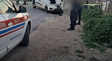 İzmir'de otobüs ile ticari araç çarpıştı: 1 ölü, 2 yaralı
