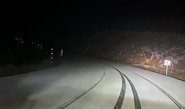 İzmir'e mevsimin ilk karı düştü