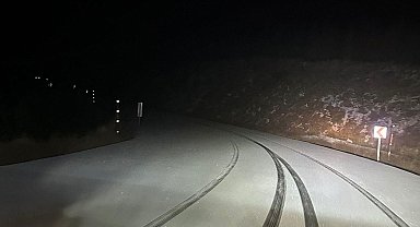 İzmir'e mevsimin ilk karı düştü