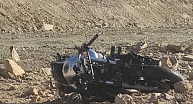 İzmirli motosiklet sürücüsü Demirci yolunda hayatını kaybetti