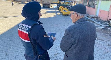 Jandarma kadına şiddetle mücadelede bilgilendirme faaliyetlerini sürdürüyor